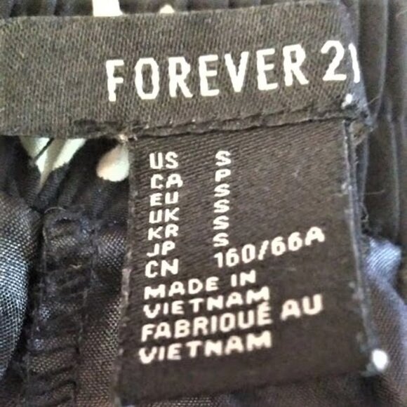 Forever 21 Black and White Skirt with Under Shorts- Size: S - Picture 14 of 17